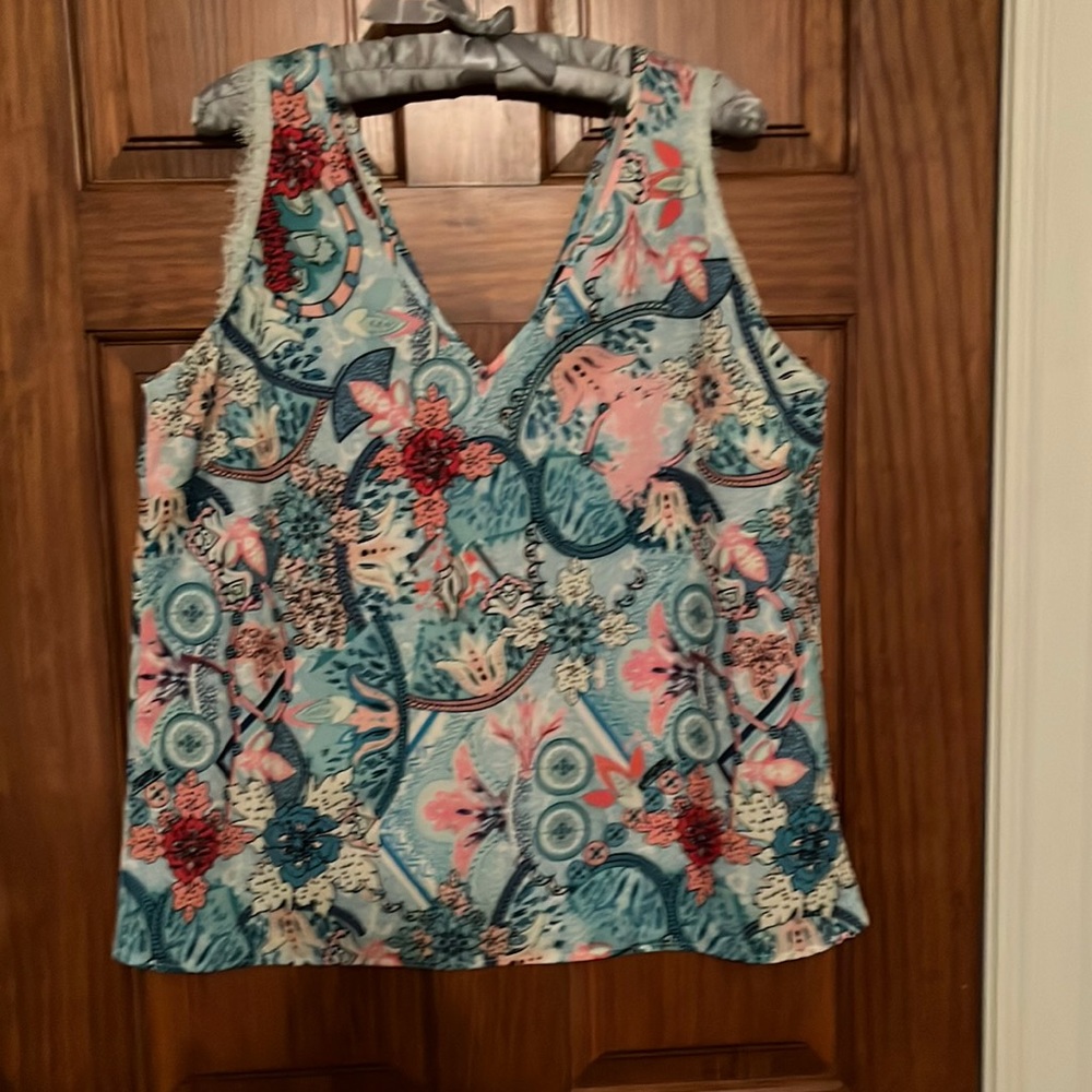 Woman’s sleeveless top.